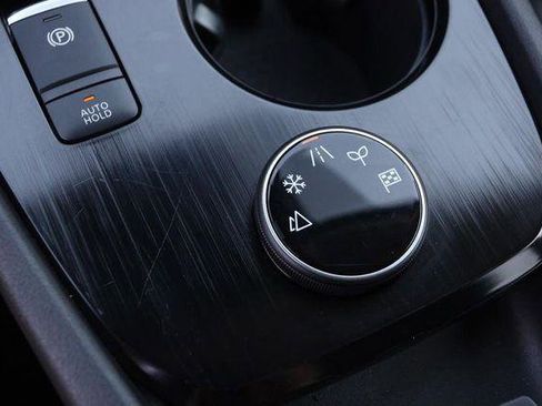 Used 2025 Nissan Rogue SV image 19