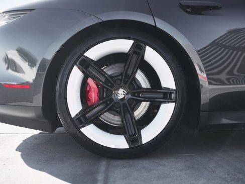 Used 2025 Porsche Taycan 4S w/ Premium Package image 19