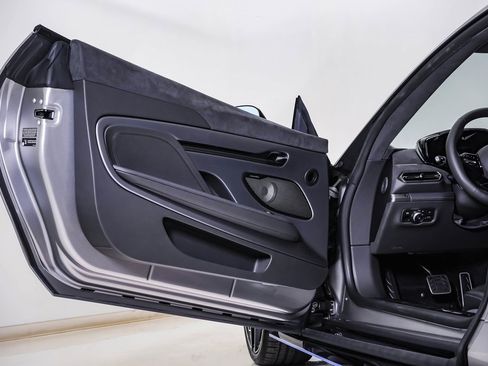 New 2025 Aston Martin Vanquish image 36