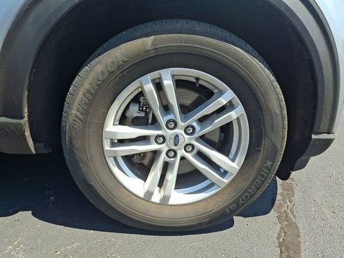 Used 2023 Ford Explorer XLT w/ Equipment Group 202A AWD/4WD image 8