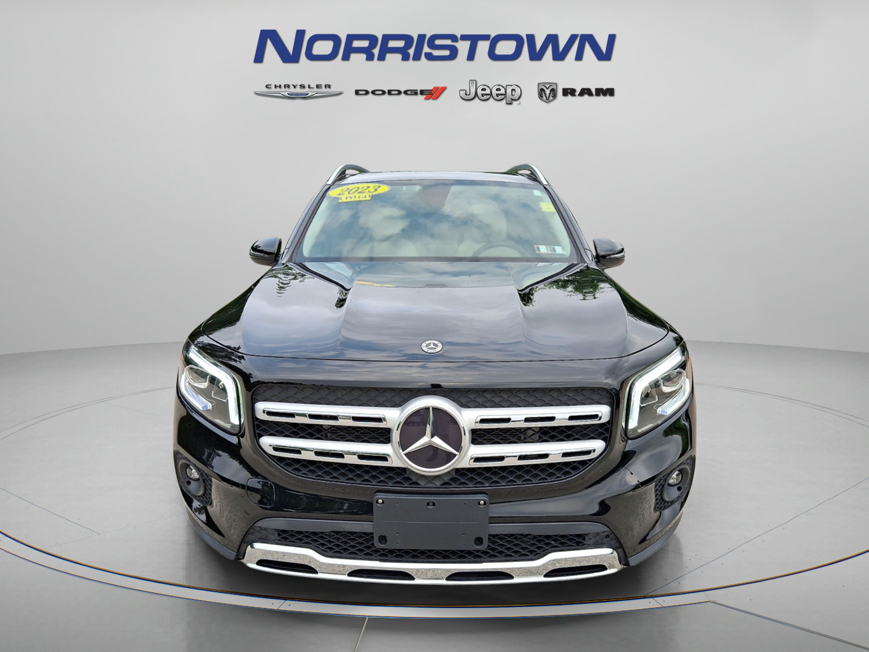 Used 2023 Mercedes-Benz GLB 250 4MATIC image 2