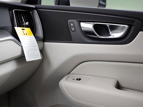 Certified 2025 Volvo XC60 T8 Core w/ Protection Package Premier image 24