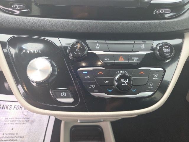 Used 2023 Chrysler Voyager LX FWD image 34