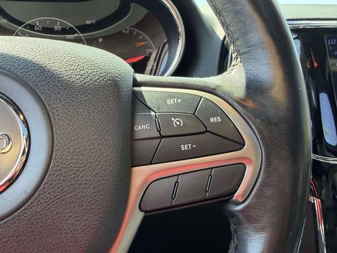 Used 2020 Jeep Grand Cherokee Limited AWD/4WD image 36