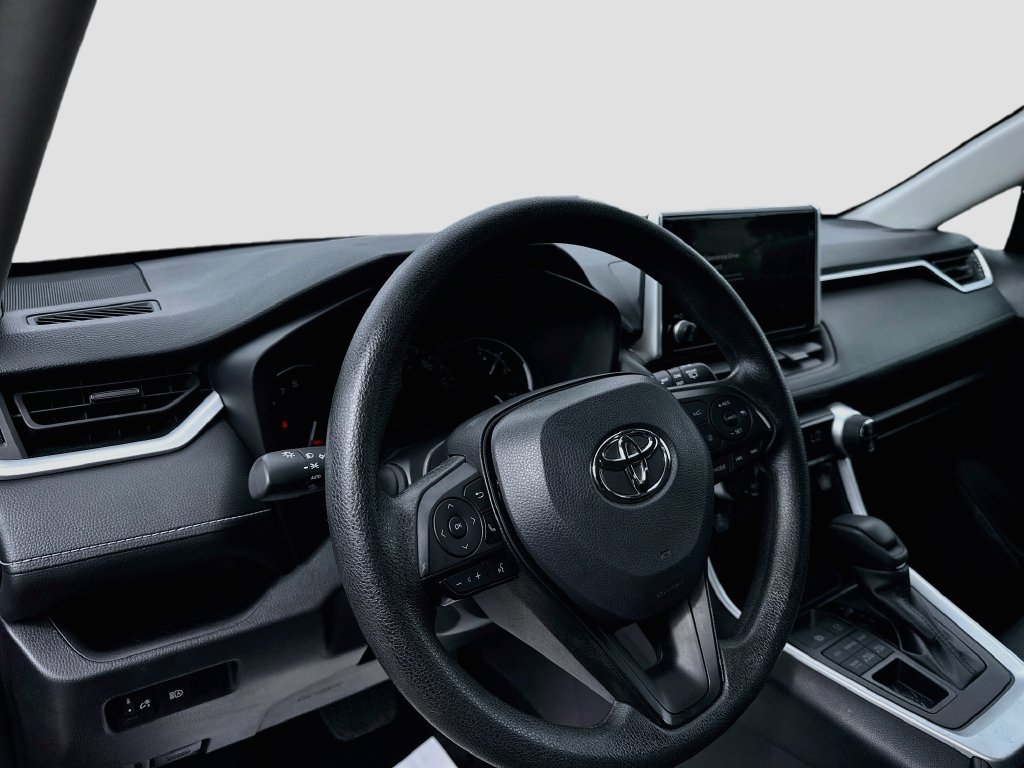 Used 2025 Toyota RAV4 XLE AWD/4WD image 9