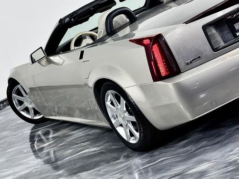 Used 2006 Cadillac XLR RWD image 13
