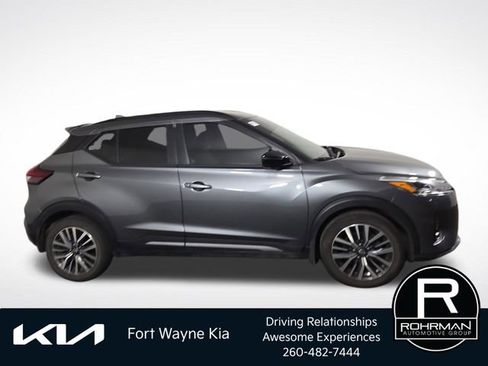 Used 2023 Nissan Kicks SR w/ SR Premium Package FWD image 6