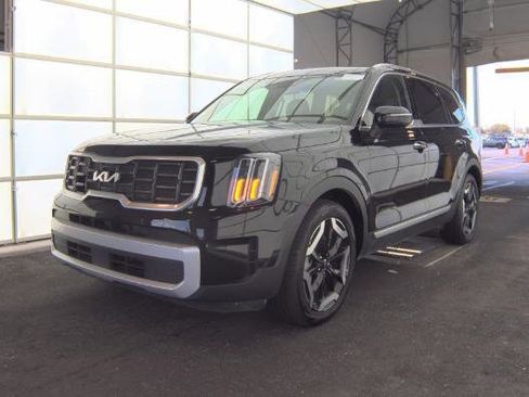 Used 2025 Kia Telluride S AWD/4WD image 2