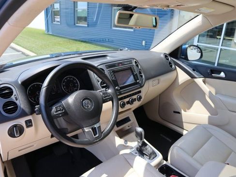Used 2017 Volkswagen Tiguan SEL AWD/4WD image 11