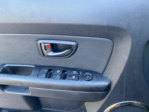 Used 2011 Kia Soul + w/ Audio Pkg FWD image 26