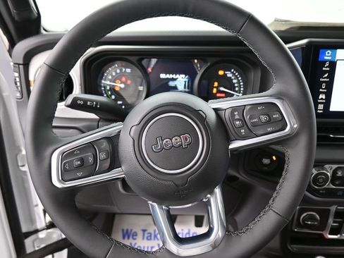 Used 2025 Jeep Wrangler Unlimited Sahara w/ Safety Group AWD/4WD image 31