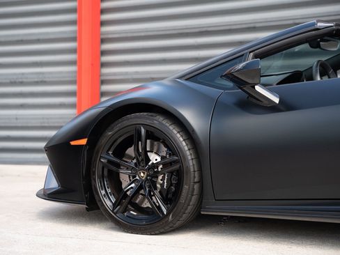 Used 2021 Lamborghini Huracan EVO image 14