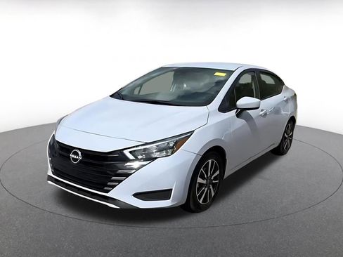 Used 2025 Nissan Versa SV image 7
