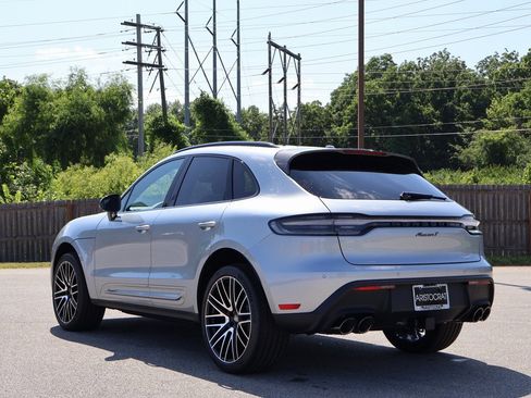 New 2025 Porsche Macan image 3