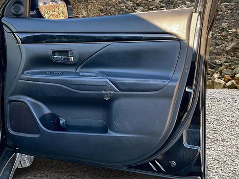 Used 2019 Mitsubishi Outlander SE image 21