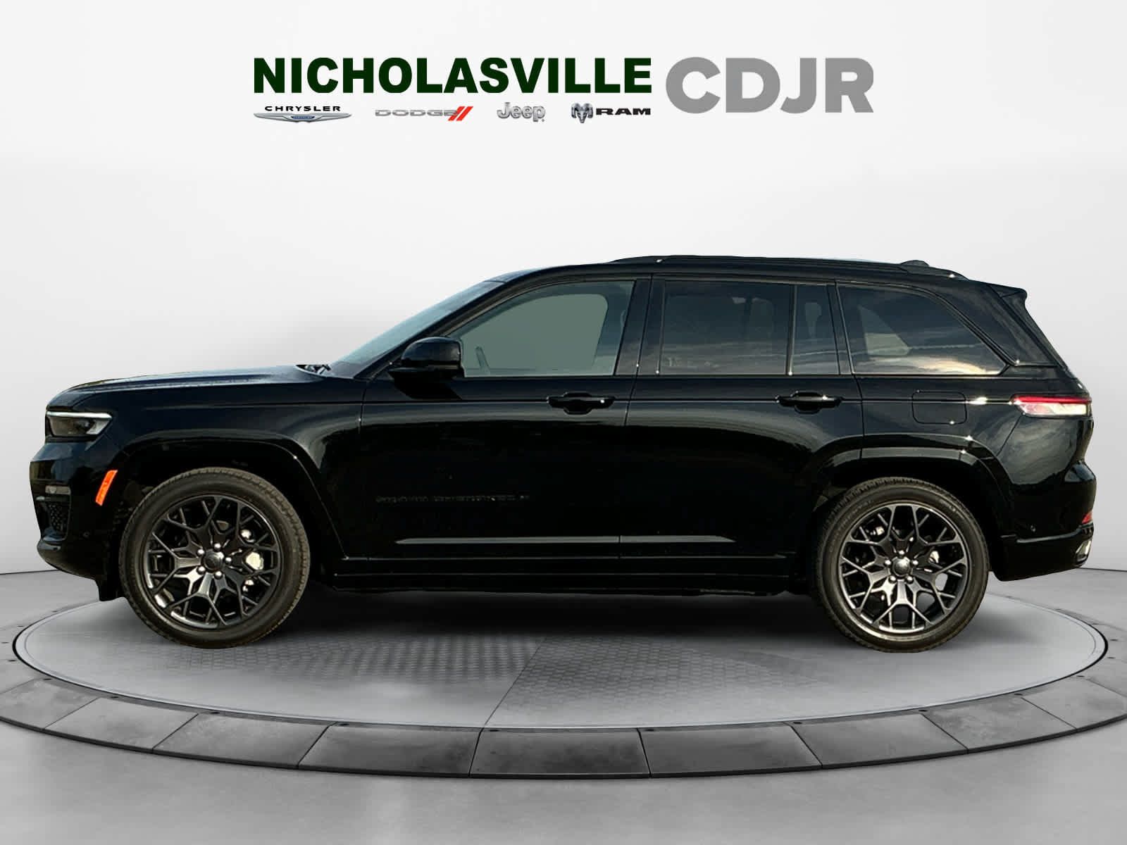 Used 2025 Jeep Grand Cherokee Summit w/ Obsidian Package AWD/4WD image 2