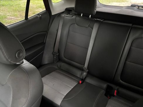Used 2025 Chevrolet Trax LT FWD image 41