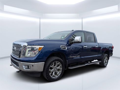 Used 2018 Nissan Titan SL w/ Chrome Package image 7