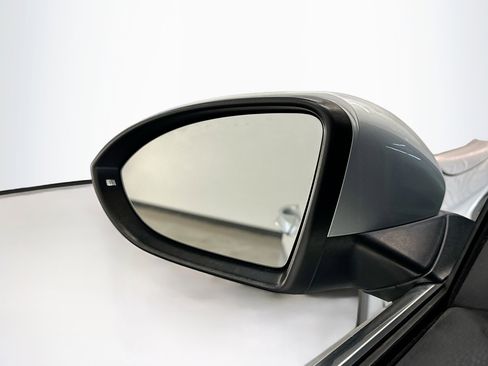 Used 2017 Volkswagen Golf S image 16