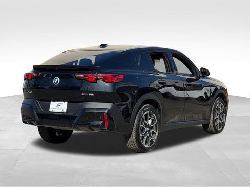 Used 2026 BMW X2 xDrive28i AWD/4WD image 9
