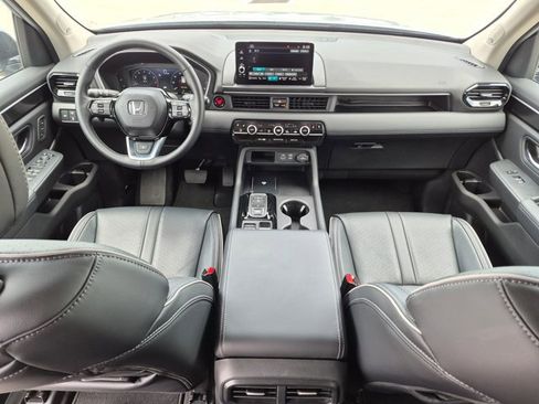 Used 2025 Honda Pilot Elite image 17