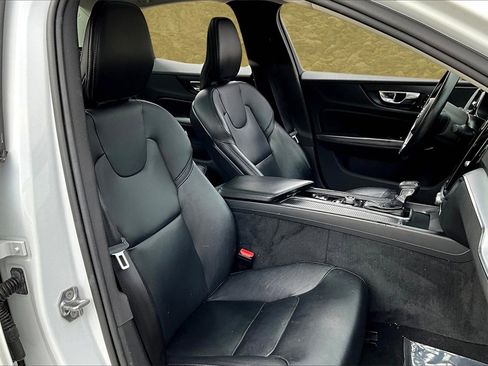 Used 2020 Volvo S60 T6 Momentum image 7