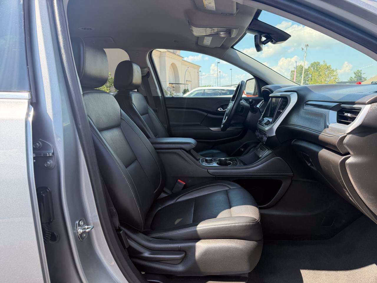 Used 2023 GMC Acadia SLT AWD/4WD image 17