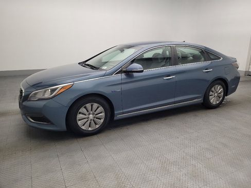 Used 2016 Hyundai Sonata SE image 2