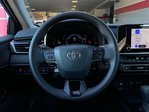 Used 2025 Toyota Camry LE image 31
