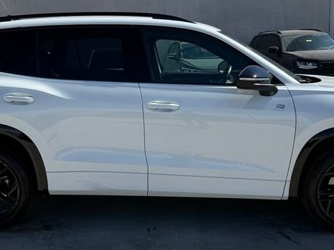 Certified 2025 Volkswagen Tiguan SE R-Line AWD/4WD image 5
