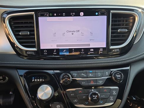 Used 2022 Chrysler Pacifica Limited w/ S Appearance Package image 31