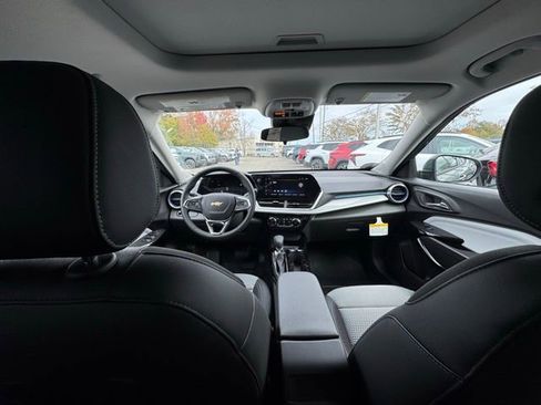 New 2026 Chevrolet Trax LT w/ Sunroof Package image 25