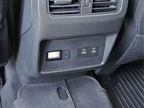 Used 2024 Nissan Rogue SL w/ SL Premium Package image 16