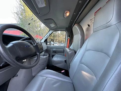 Used 2015 Ford E-350 and Econoline 350 Super Duty image 8