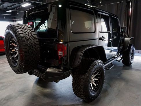 Used 2012 Jeep Wrangler Unlimited Sahara w/ Connectivity Group image 39