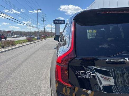 Used 2025 Volvo XC90 B6 Plus image 10