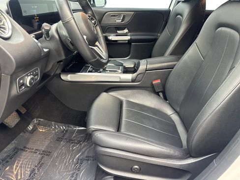 Used 2021 Mercedes-Benz GLB 250 w/ Premium Package image 25