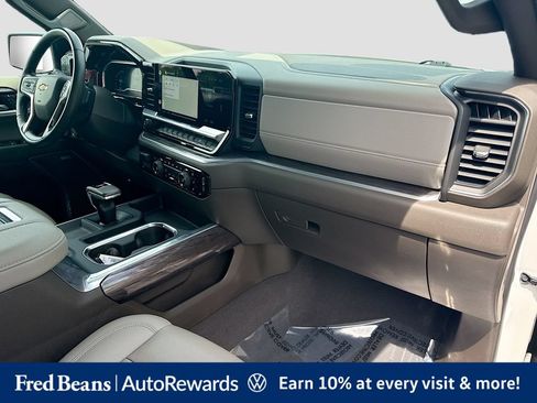 Used 2022 Chevrolet Silverado 1500 LTZ AWD/4WD image 36
