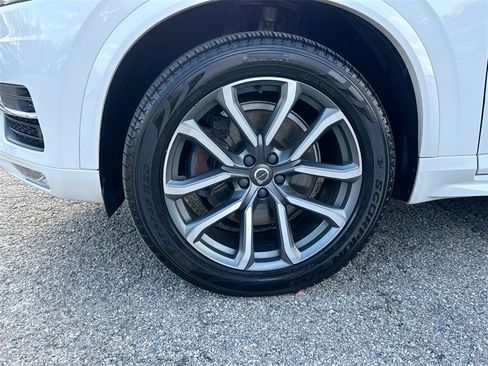 Used 2019 Volvo XC90 T5 Momentum w/ Multimedia Package image 19