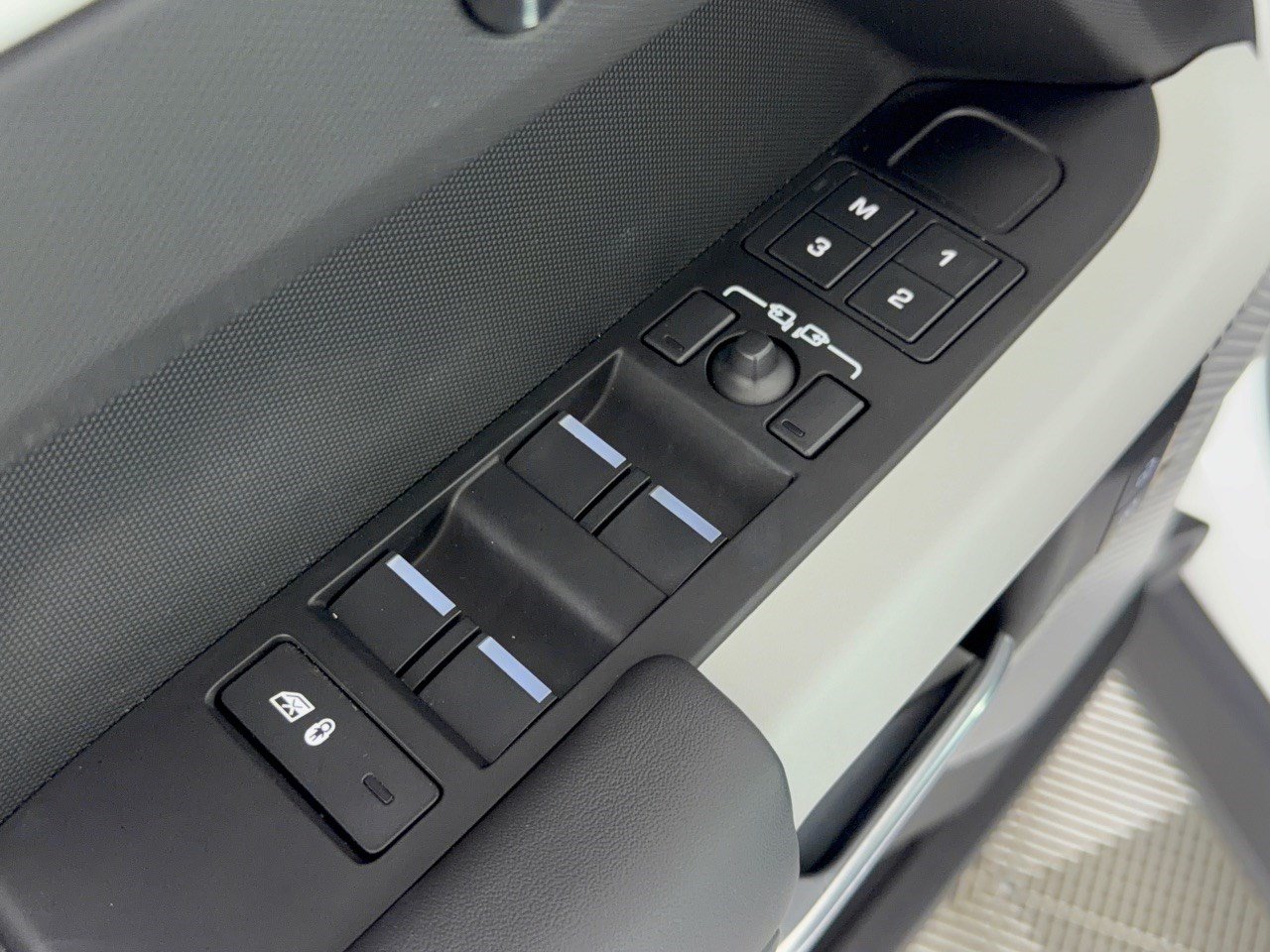Used 2024 Land Rover Defender 130 S AWD/4WD image 15
