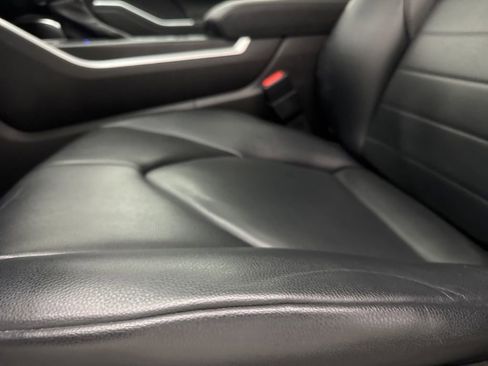 Used 2021 Toyota Highlander XLE AWD/4WD image 23