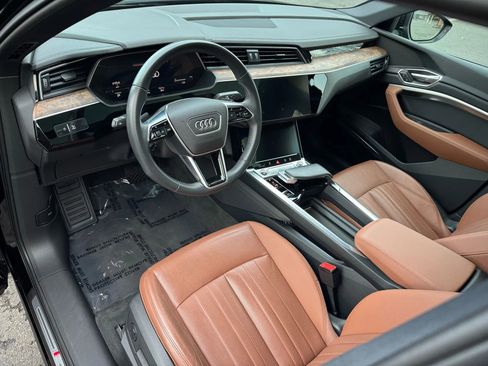 Used 2022 Audi e-tron Premium Plus image 21