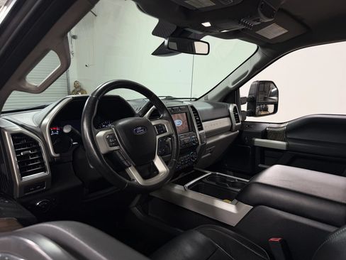 Used 2019 Ford F250 Lariat w/ Lariat Ultimate Package AWD/4WD image 14