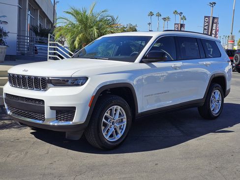 New 2025 Jeep Grand Cherokee L Laredo image 3