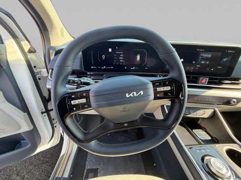 New 2027 Kia Carnival SX FWD image 13