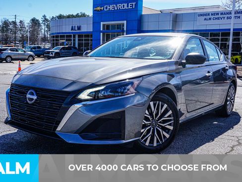 Used 2025 Nissan Altima 2.5 SV image 3