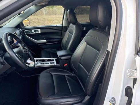 Used 2023 Ford Explorer XLT w/ Equipment Group 202A image 18