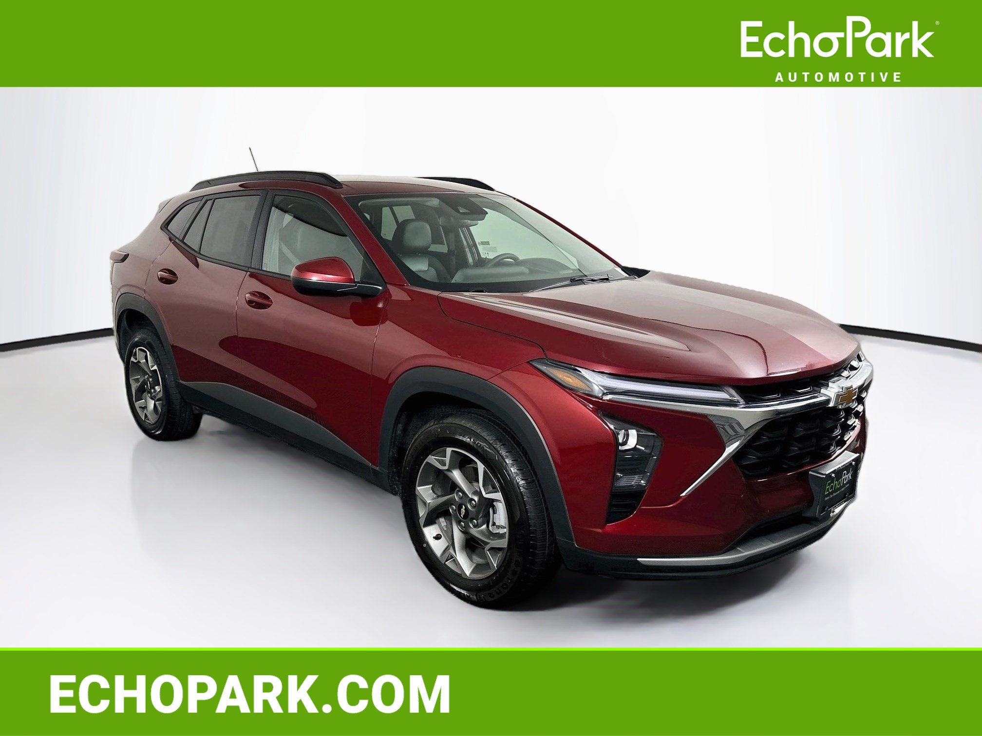 Used 2025 Chevrolet Trax LT FWD image 1
