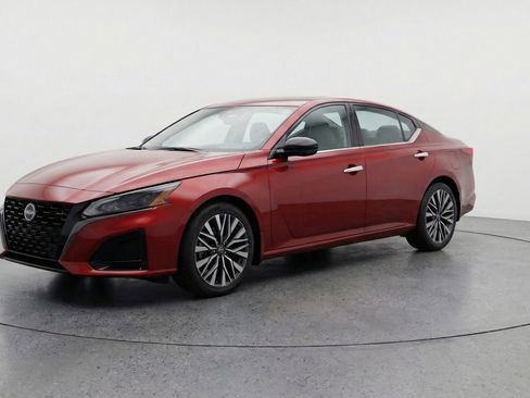 Used 2025 Nissan Altima 2.5 SV image 3