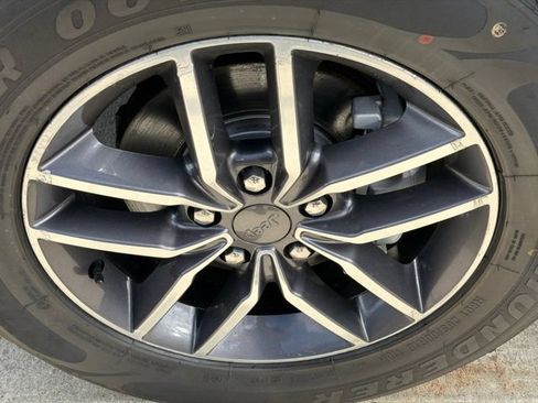 Used 2019 Jeep Grand Cherokee Limited AWD/4WD image 9